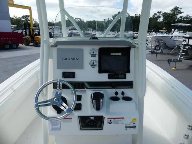 Slide: The Image of Mako 236 Center Console 2026 - 6