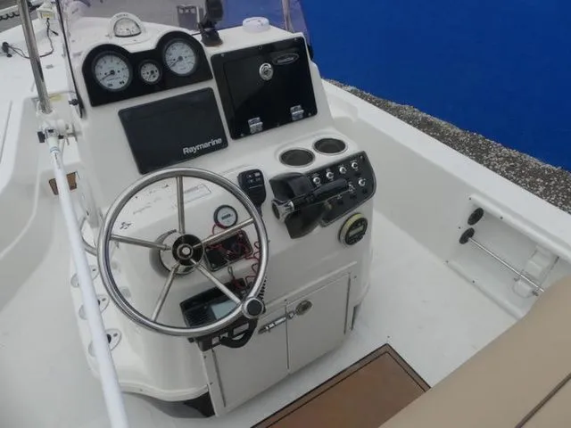 Slide: The Image of NauticStar 215 XTS 2019 - 10