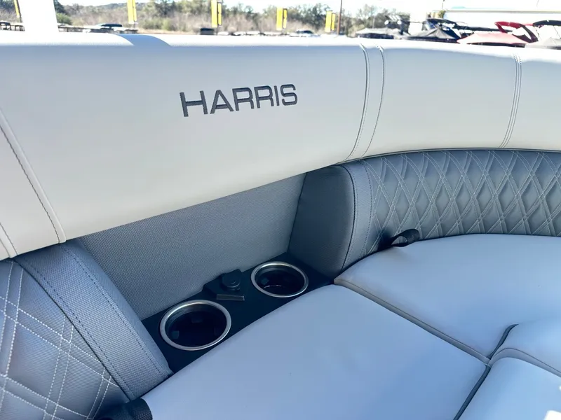 Slide: The Image of Harris Cruiser 230 2026 - 16