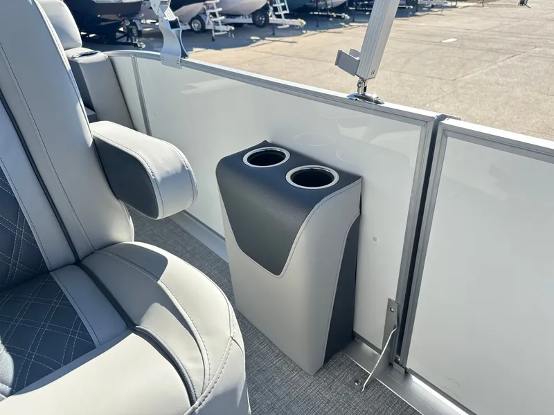 Slide: The Image of Harris Cruiser 230 2026 - 19