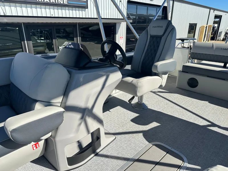 Slide: The Image of Harris Cruiser 230 2026 - 21