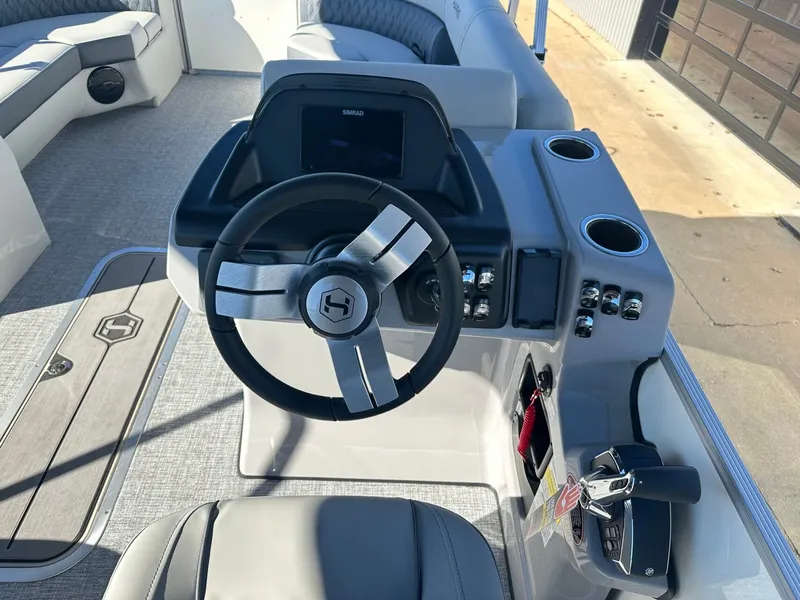 Slide: The Image of Harris Cruiser 230 2026 - 23