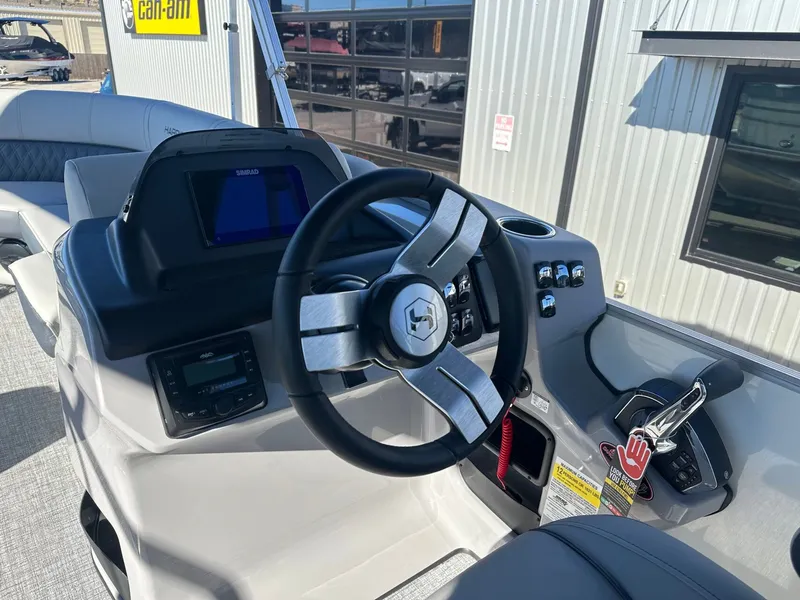 Slide: The Image of Harris Cruiser 230 2026 - 24