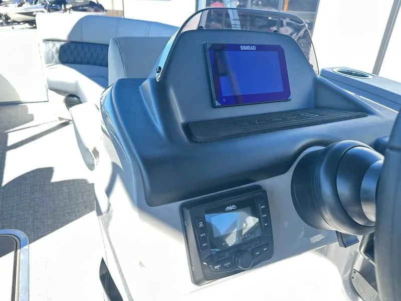 Slide: The Image of Harris Cruiser 230 2026 - 25