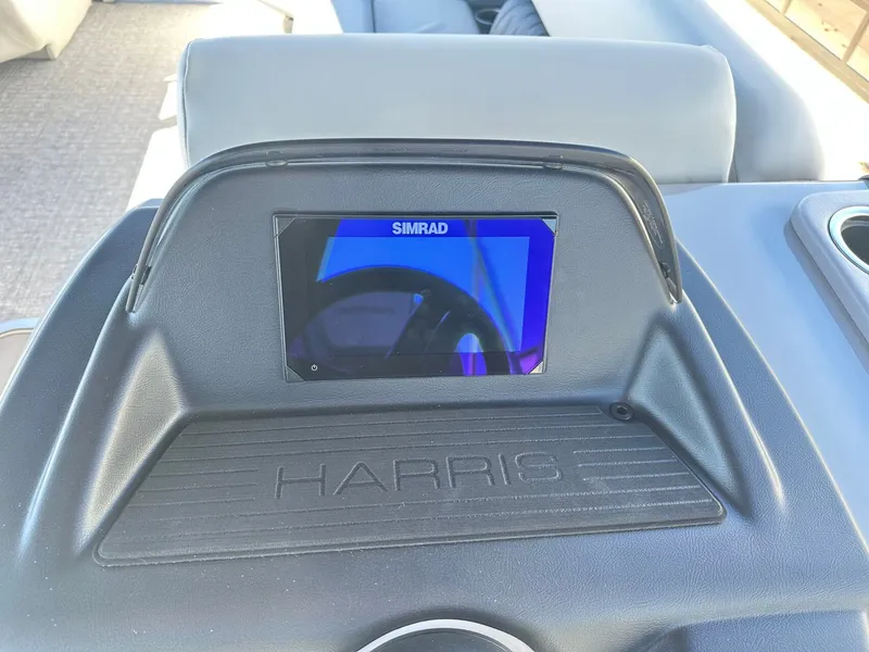 Slide: The Image of Harris Cruiser 230 2026 - 26