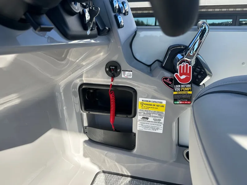 Slide: The Image of Harris Cruiser 230 2026 - 28