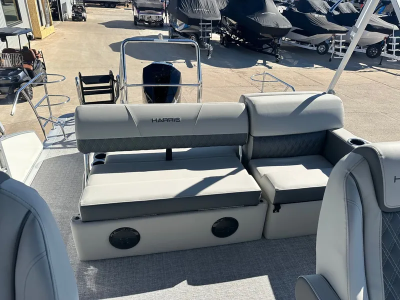 Slide: The Image of Harris Cruiser 230 2026 - 29