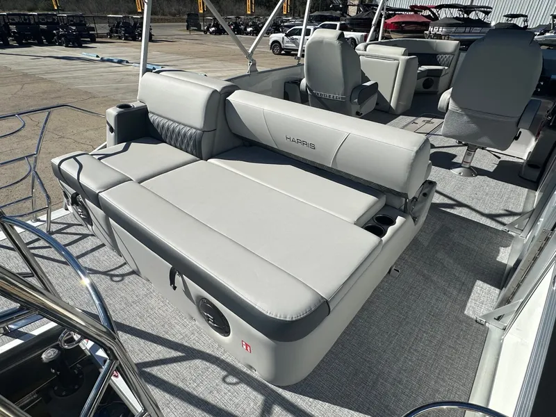 Slide: The Image of Harris Cruiser 230 2026 - 33