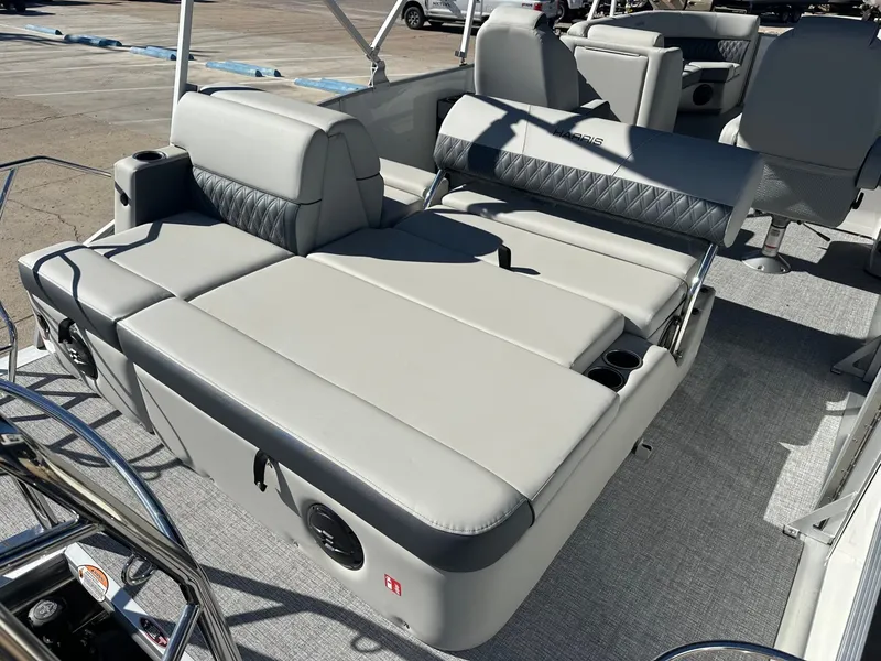 Slide: The Image of Harris Cruiser 230 2026 - 34