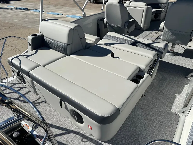 Slide: The Image of Harris Cruiser 230 2026 - 35