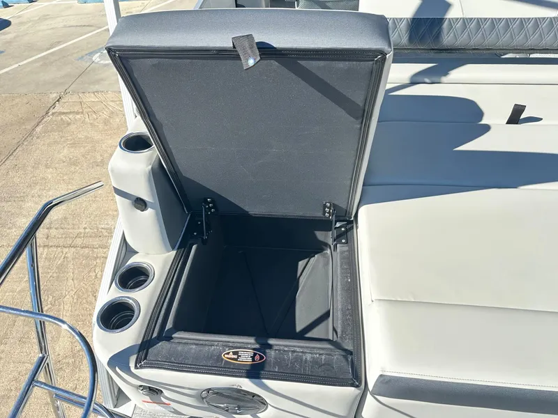 Slide: The Image of Harris Cruiser 230 2026 - 37