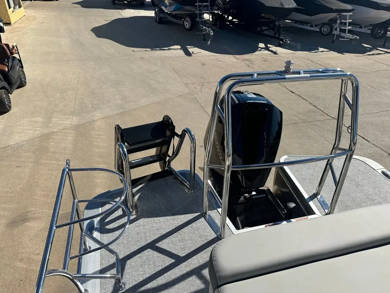 Slide: The Image of Harris Cruiser 230 2026 - 38