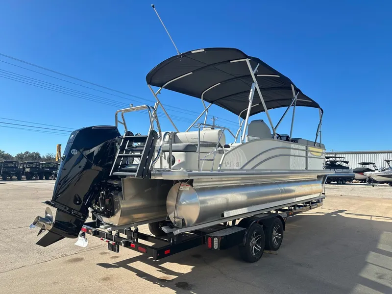 Slide: The Image of Harris Cruiser 230 2026 - 5