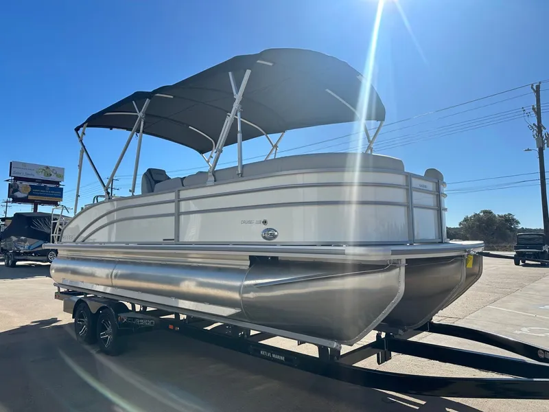 Slide: The Image of Harris Cruiser 230 2026 - 8