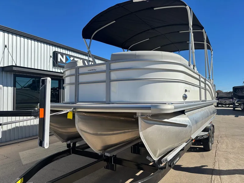 Slide: The Image of Harris Cruiser 230 2026 - 9