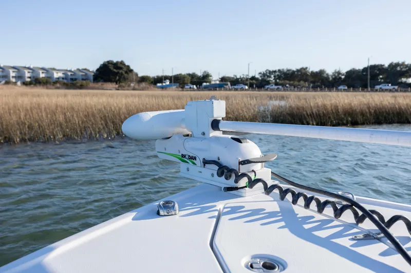 Slide: The Image of 2021 Sea Hunt Ultra 265 SE boat with trolling motor on calm water. - 11