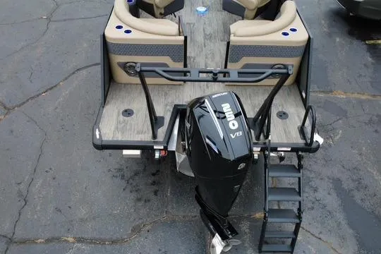 Slide: The Image of 2026 Viaggio Lago Z-Q boat with powerful V8 engine and spacious seating. - 8