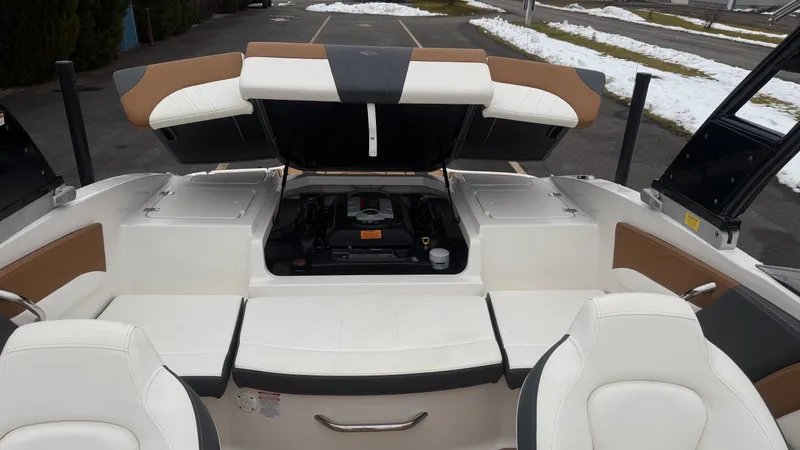 Slide: The Image of Chaparral 21 SSi 2024 - 30