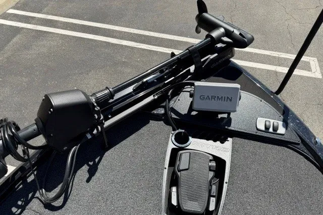 Slide: The Image of Trolling motor and Garmin device on Nitro Z18 Pro boat, 2026 model. - 8