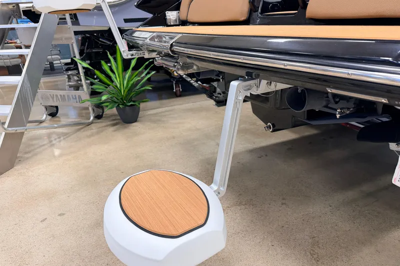 Slide: The Image of 2026 Yamaha Boats 275SD swim platform with teak accents and modern design. - 12