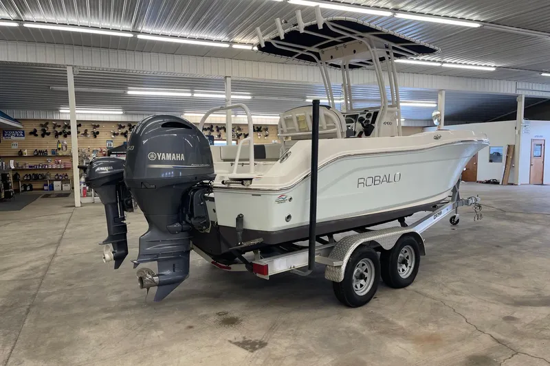 Slide: The Image of 2018 Robalo R200 Center Console boat with Yamaha engines on a trailer in a showroom. - 5