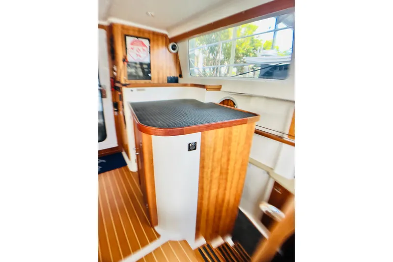 Slide: The Image of Interior of 2007 PDQ MV41 boat with wood paneling and countertop. - 20