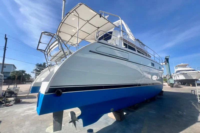 Slide: The Image of 2007 PDQ MV41 boat on dry dock under clear blue sky. - 78