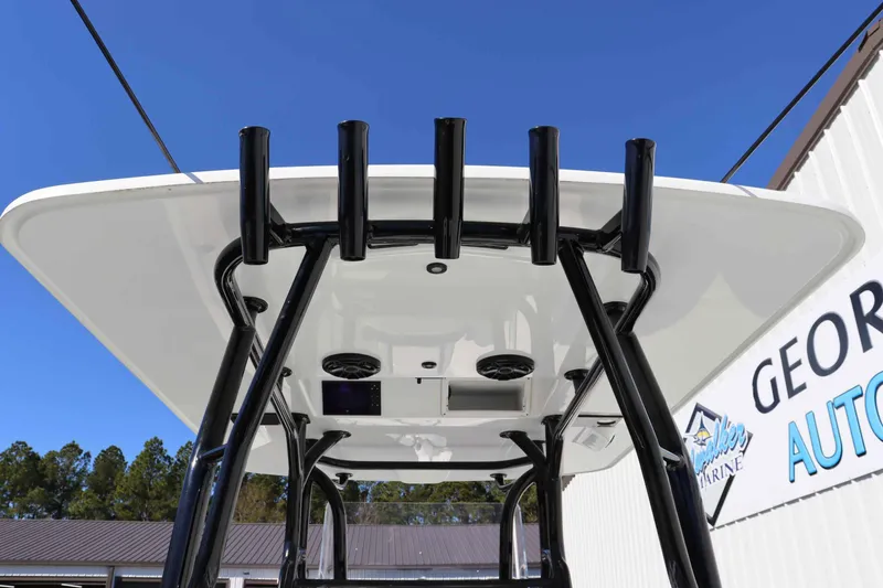 Slide: The Image of Yellowfin 29 Offshore 2021 - 10