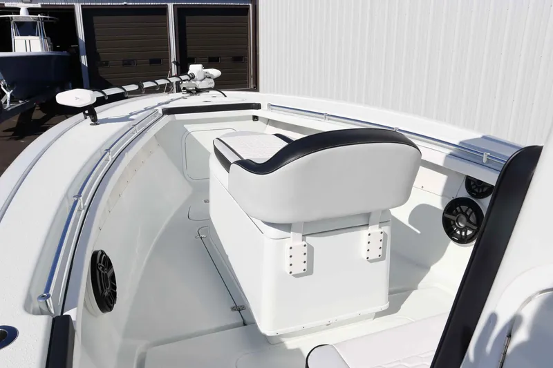 Slide: The Image of Yellowfin 29 Offshore 2021 - 12