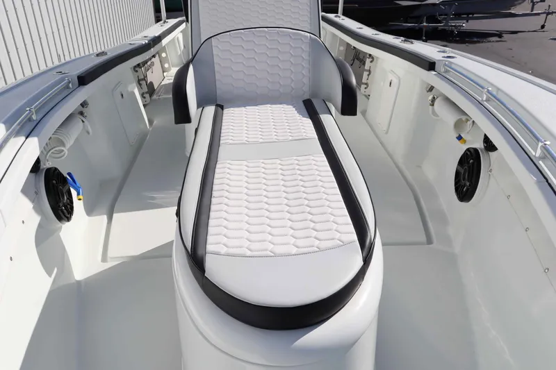 Slide: The Image of Yellowfin 29 Offshore 2021 - 13