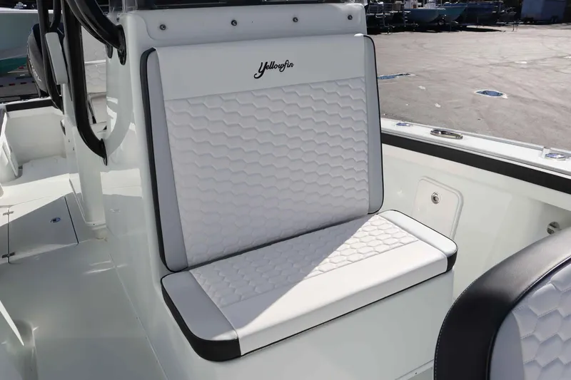 Slide: The Image of Yellowfin 29 Offshore 2021 - 19