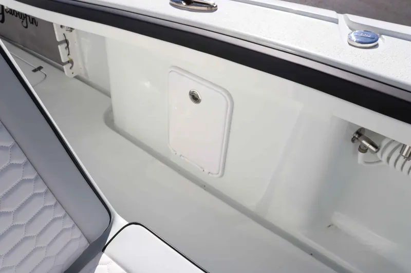 Slide: The Image of Yellowfin 29 Offshore 2021 - 22