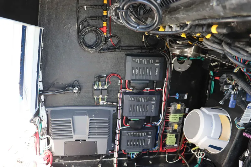 Slide: The Image of Yellowfin 29 Offshore 2021 - 24