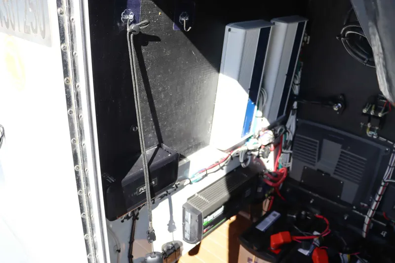 Slide: The Image of Yellowfin 29 Offshore 2021 - 25