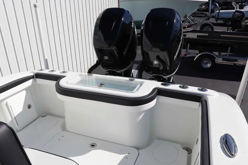 Slide: The Image of Yellowfin 29 Offshore 2021 - 26