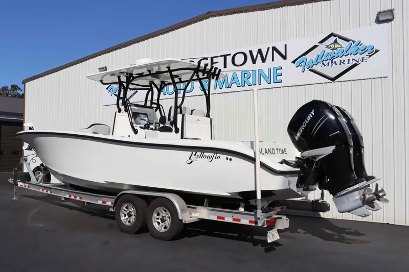 Slide: The Image of Yellowfin 29 Offshore 2021 - 3