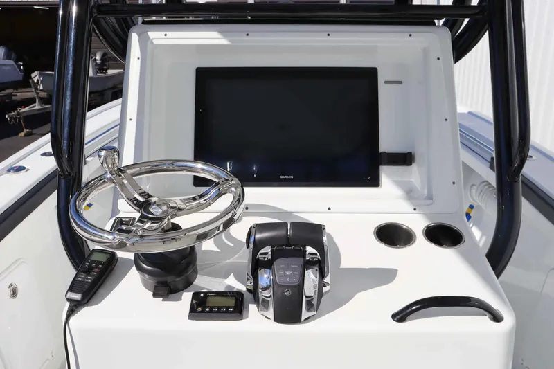 Slide: The Image of Yellowfin 29 Offshore 2021 - 5