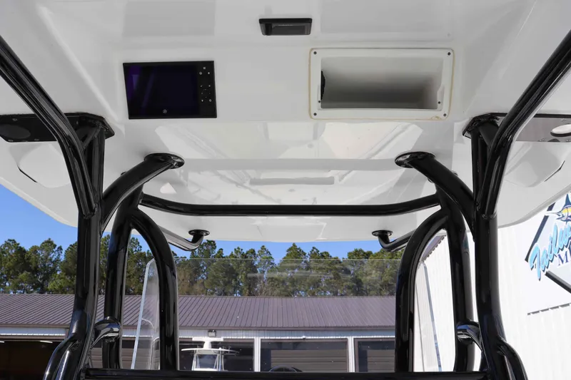 Slide: The Image of Yellowfin 29 Offshore 2021 - 6