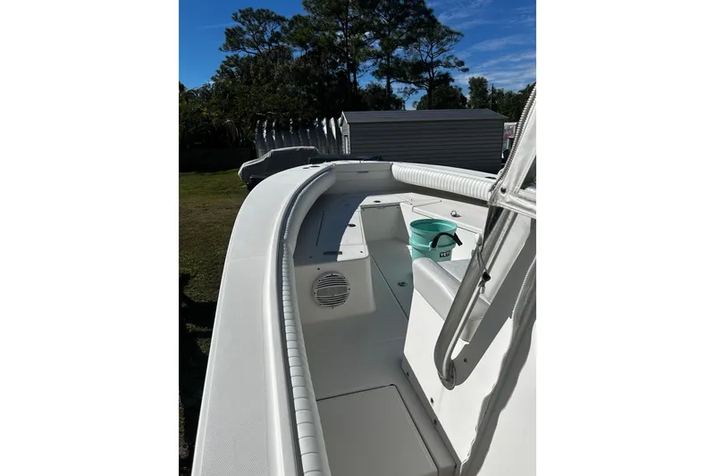 Slide: The Image of 2008 Regulator 26 Forward Seating boat with white interior and outdoor setting. - 5