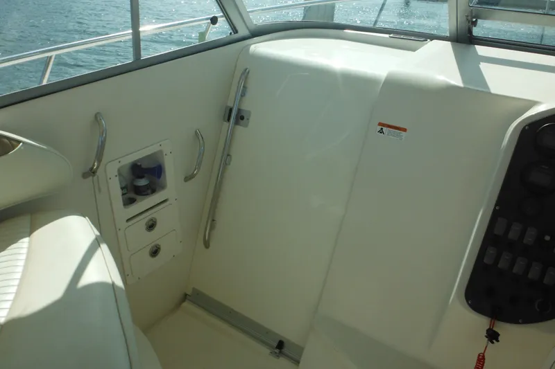 Slide: The Image of 2005 Seaswirl Striper 2901 Walkaround O/B interior cockpit view with control panel. - 31