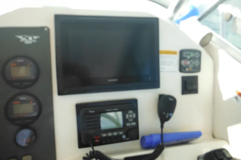 Slide: The Image of Control panel of 2005 Seaswirl Striper 2901 Walkaround O/B with navigation and communication equipment. - 32