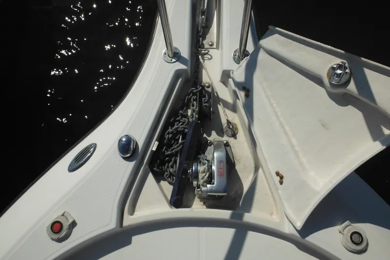 Slide: The Image of 2005 Seaswirl Striper 2901 Walkaround O/B anchor system with chain and winch. - 54