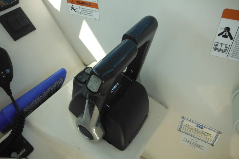 Slide: The Image of Throttle control on a 2005 Seaswirl Striper 2901 Walkaround O/B boat dashboard. - 59