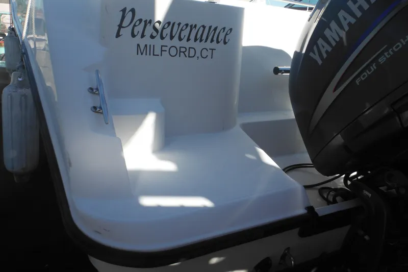 Slide: The Image of 2005 Seaswirl Striper 2901 Walkaround O/B boat with Yamaha engine, Milford, CT. - 69