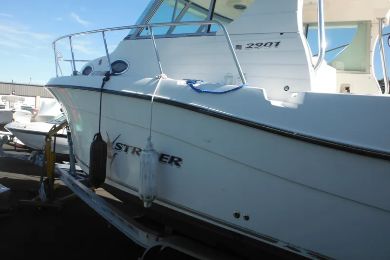 Slide: The Image of 2005 Seaswirl Striper 2901 Walkaround O/B boat on trailer, side view. - 71