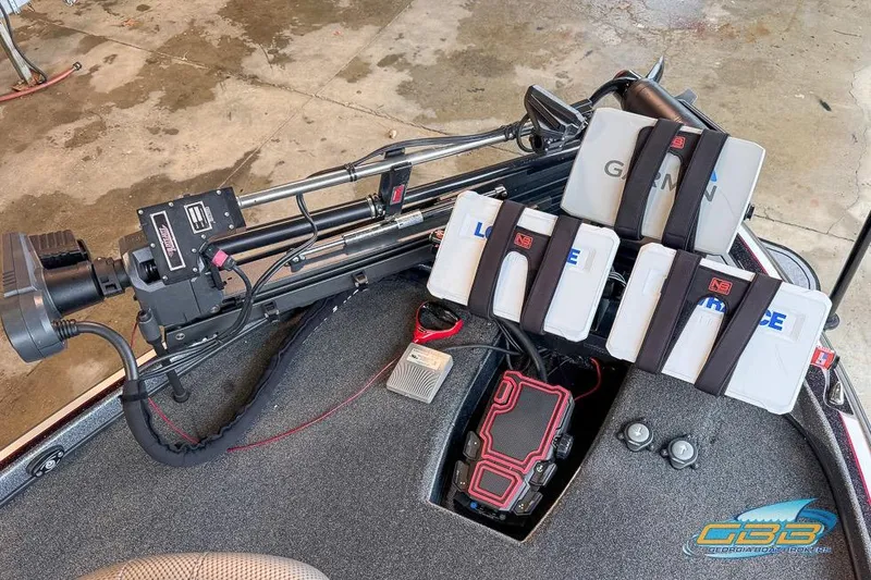 Slide: The Image of 2016 Nitro Z21 Pro boat deck with Garmin and Lowrance electronics setup. - 11