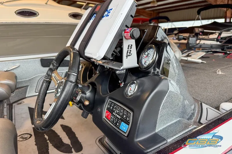 Slide: The Image of Steering console of a 2016 Nitro Z21 Pro boat with mounted electronics. - 37
