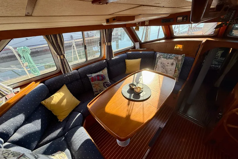 Slide: The Image of Comfortable dinette in pilothouse with great visibility. - 18