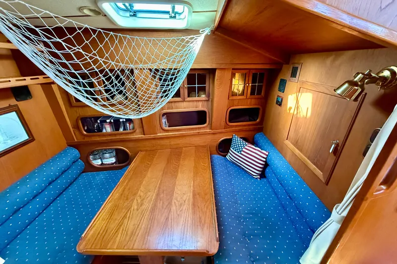 Slide: The Image of Dinette directly across from galley. Have a drink and keep the chef company! - 27