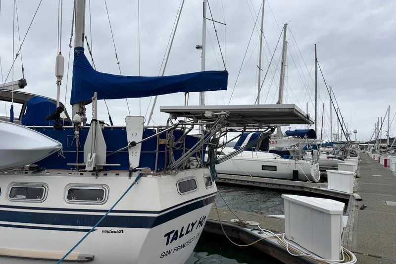 Slide: The Image of 400 Watt Solar Array - 3